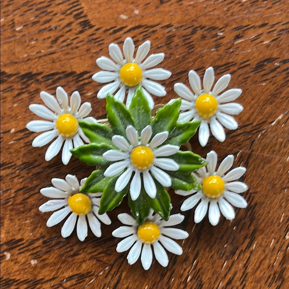 Vintage Daisy Pin - Picture 1 of 6